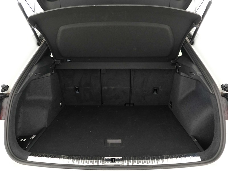 37 - Audi Q3 35 2.0 tdi s line edition s tronic