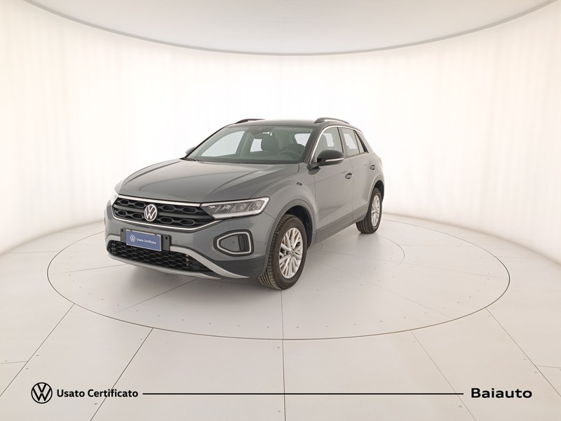 1 - Volkswagen T-Roc 1.5 tsi act life dsg
