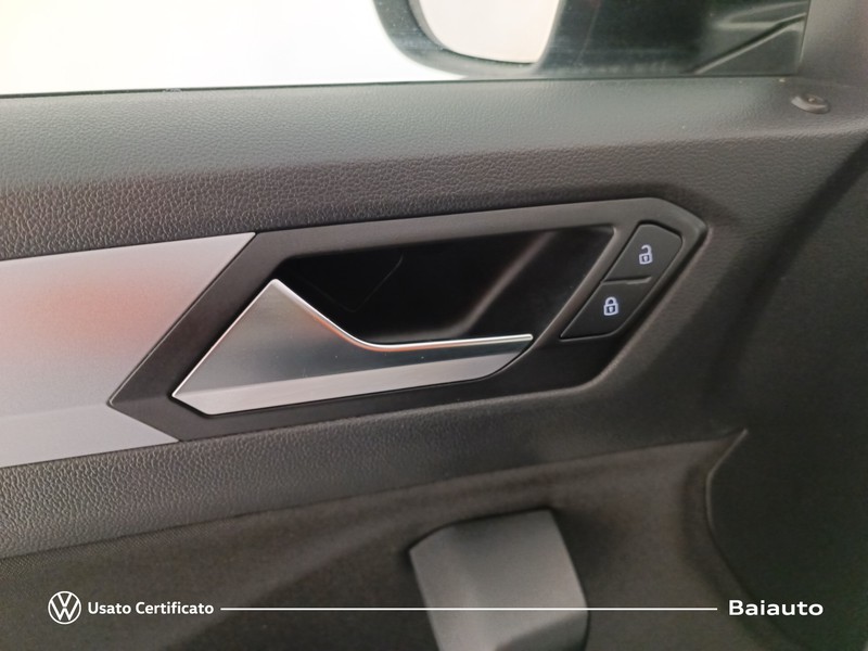 19 - Volkswagen T-Roc 1.5 tsi act life dsg