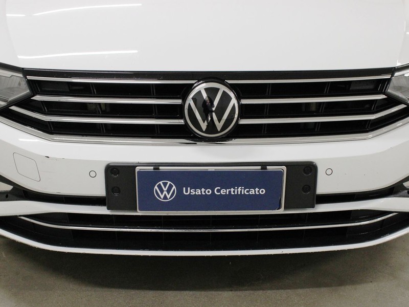 13 - Volkswagen Passat variant 2.0 tdi scr evo 150cv business dsg