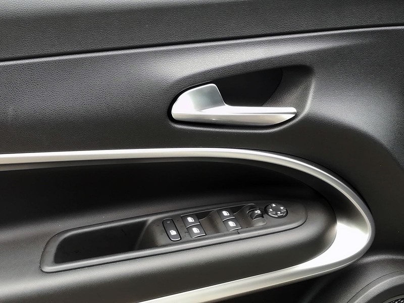 19 - Jeep Avenger 1.2 turbo e-hybrid mhev 145cv overland 4xe