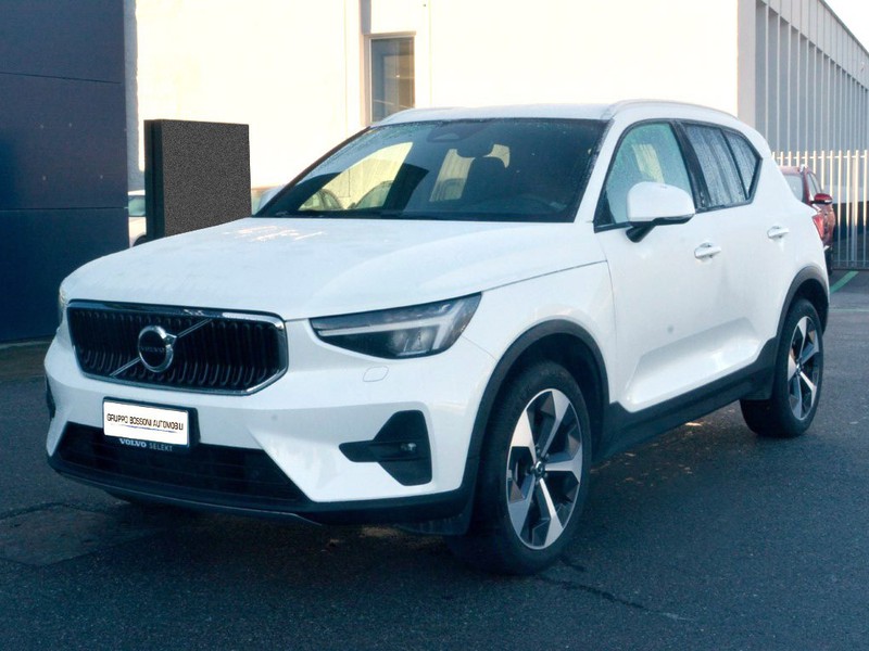 1 - Volvo XC40 2.0 b3 core automatico