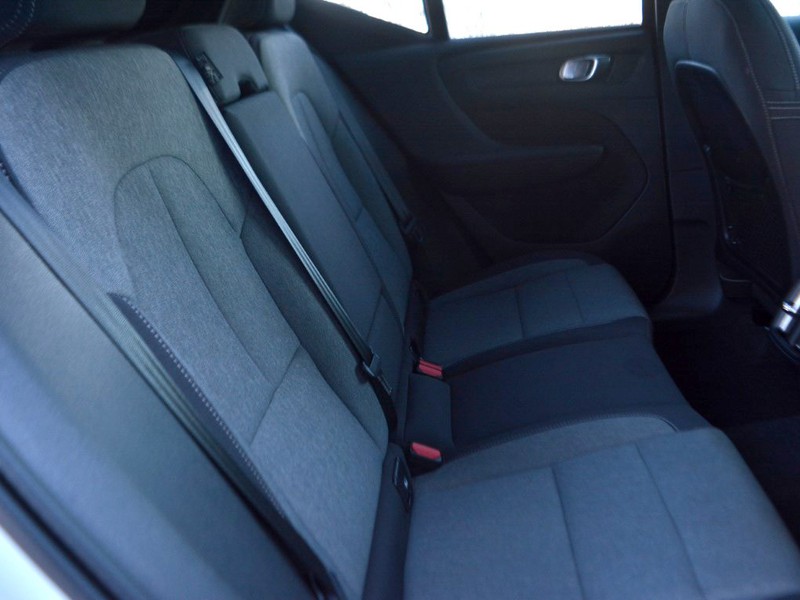 7 - Volvo XC40 2.0 b3 core automatico