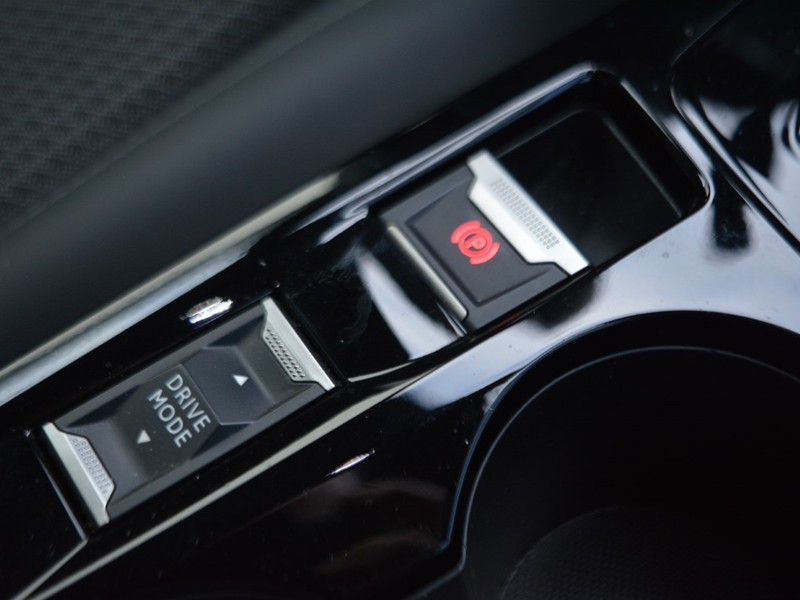 19 - Peugeot e-2008 100kw gt