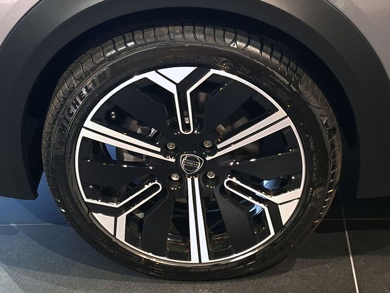 13 - Lancia Ypsilon 1.2 mhev 110cv e-dct