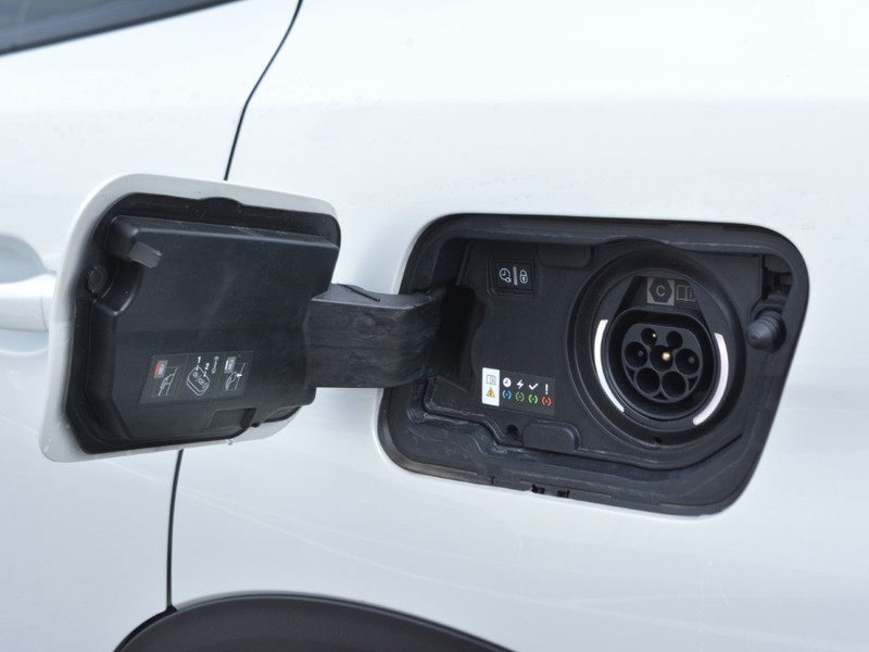 13 - Peugeot 3008 1.6 hybrid phev 225cv allure pack e-eat8