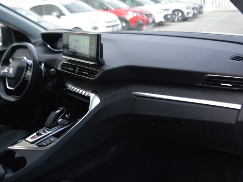 7 - Peugeot 3008 1.6 hybrid phev 225cv allure pack e-eat8