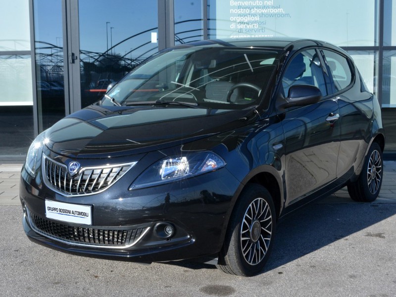 1 - Lancia Ypsilon 1.0 firefly hybrid 70cv platino s&s