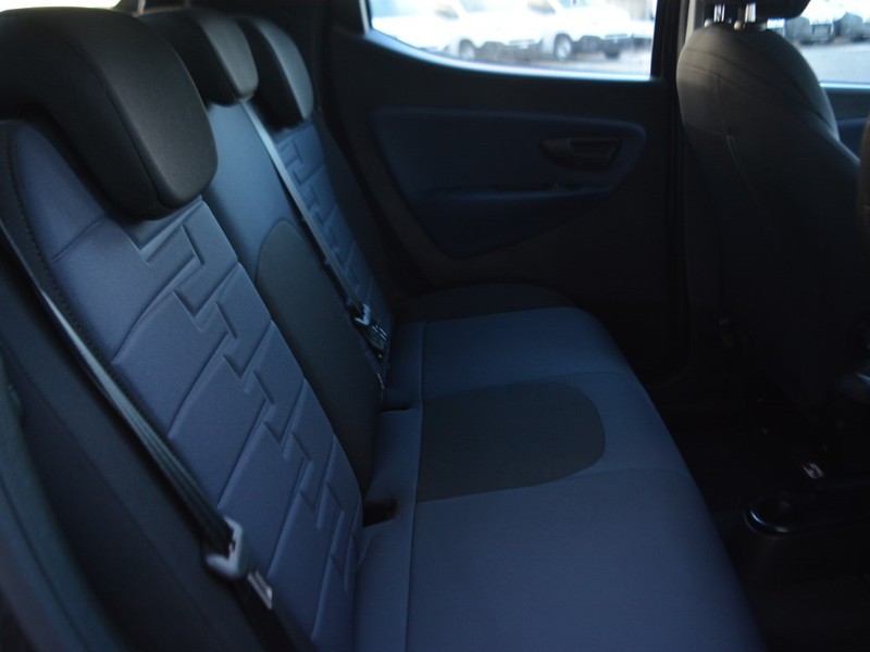 7 - Lancia Ypsilon 1.0 firefly hybrid 70cv platino s&s