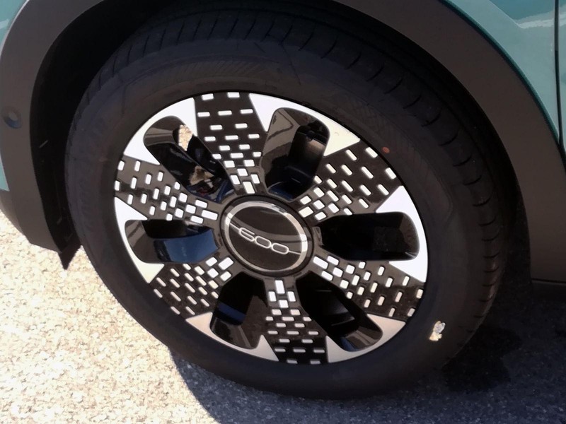 13 - Fiat 600 1.2 hybrid 110cv la prima ii edct