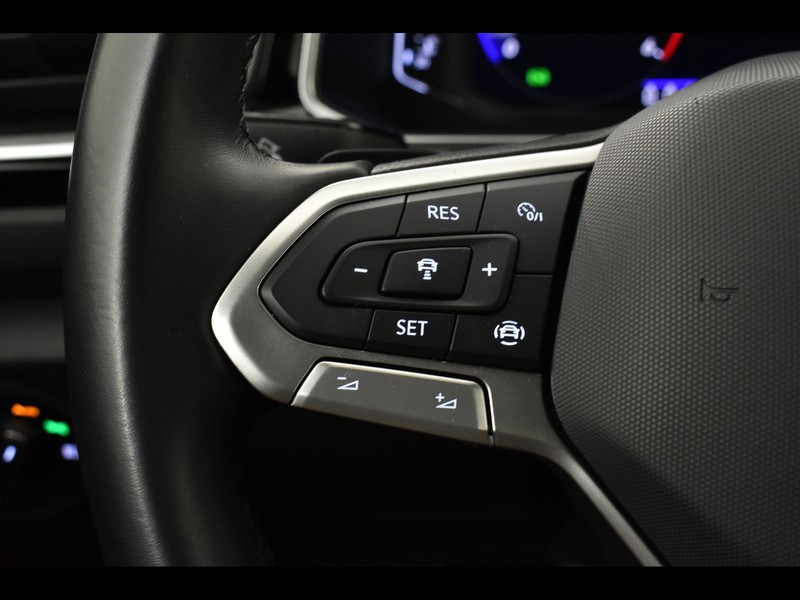 19 - Volkswagen T-Roc 2.0 tdi scr 150cv r line dsg