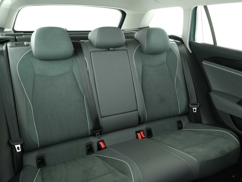 37 - Volkswagen Passat 1.5 etsi act 150cv business dsg