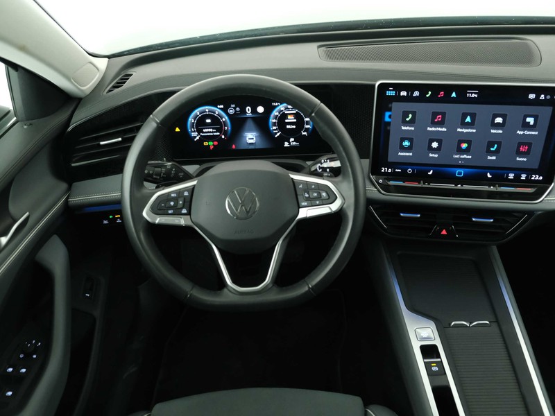 7 - Volkswagen Passat 1.5 etsi act 150cv business dsg