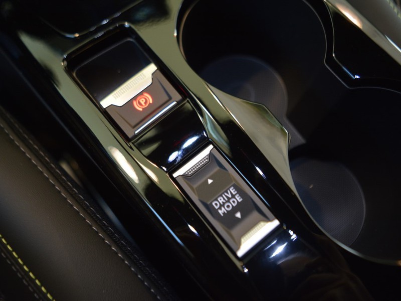 13 - Peugeot e-208 51 kwh gt