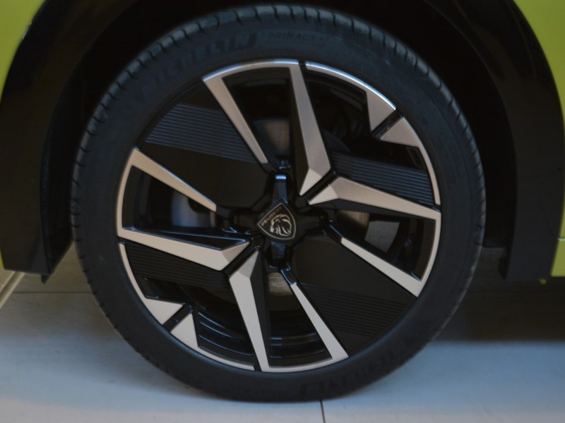 19 - Peugeot e-208 51 kwh gt