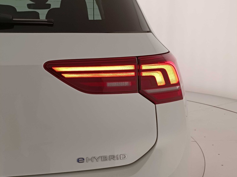 43 - Volkswagen Golf 1.5 tsi ehybrid 204cv edition plus dsg