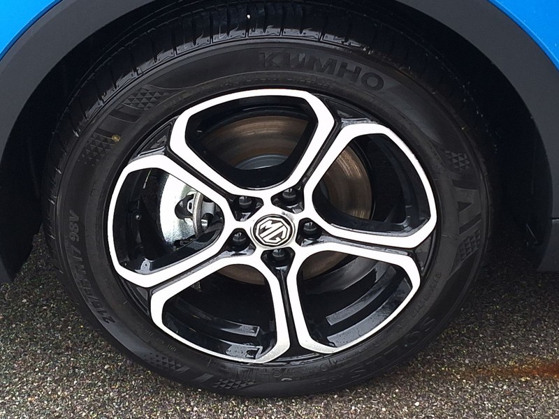 13 - Mg ZS 1.5 hybrid+ comfort auto