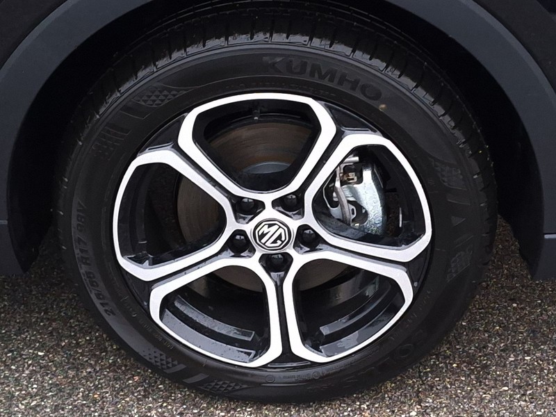 13 - Mg ZS 1.5 hybrid+ comfort auto