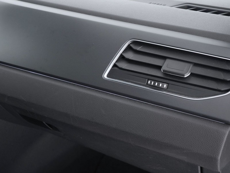 19 - Volkswagen Taigo 1.0 tsi 110cv r-line