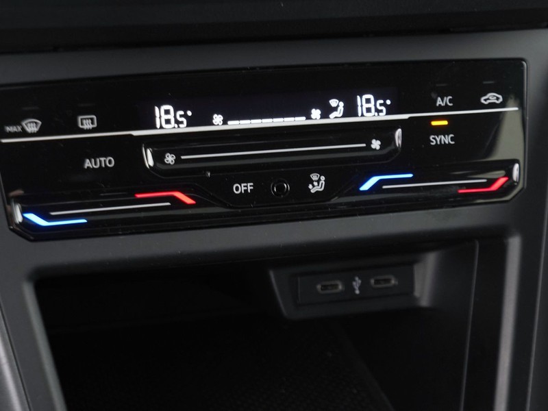 25 - Volkswagen Taigo 1.0 tsi 110cv r-line