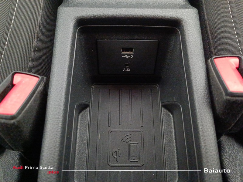 13 - Audi Q2 35 1.5 tfsi s line edition s tronic