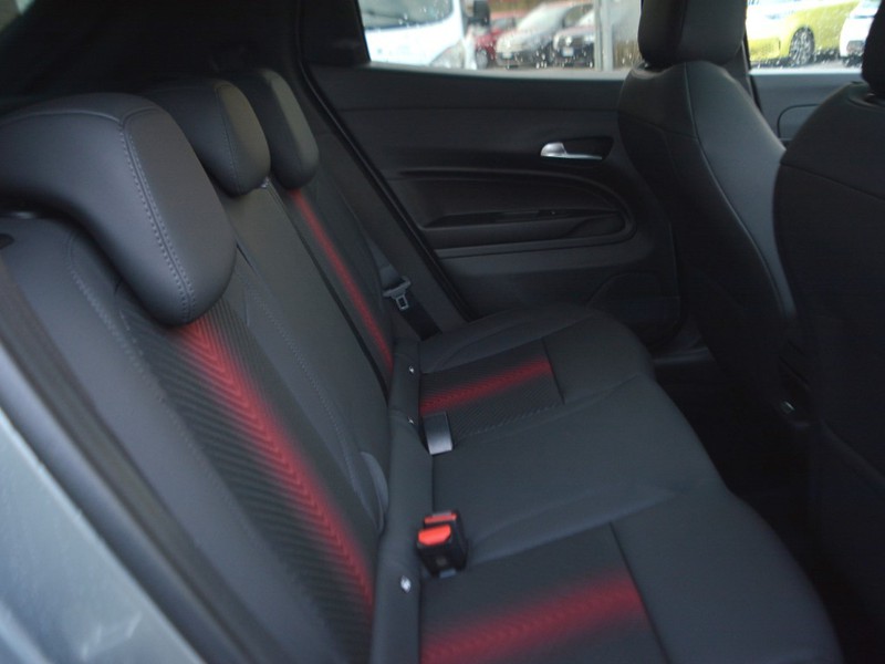 7 - Alfa Romeo Junior 1.2 hybrid 145cv ibrida q4 edct6