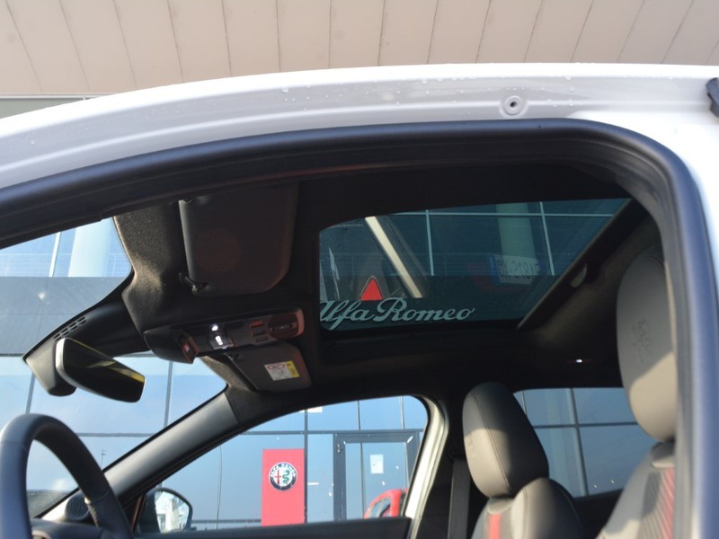13 - Alfa Romeo Junior 1.2 hybrid 145cv ibrida q4 edct6