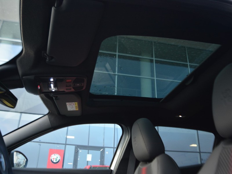 13 - Alfa Romeo Junior 1.2 hybrid 145cv ibrida q4 edct6