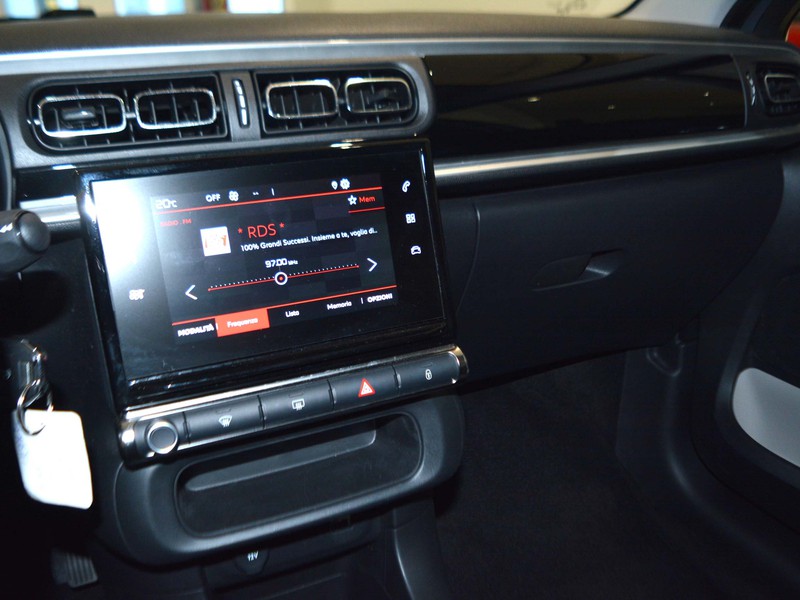 19 - Citroen C3 1.2 puretech 110cv max s&s