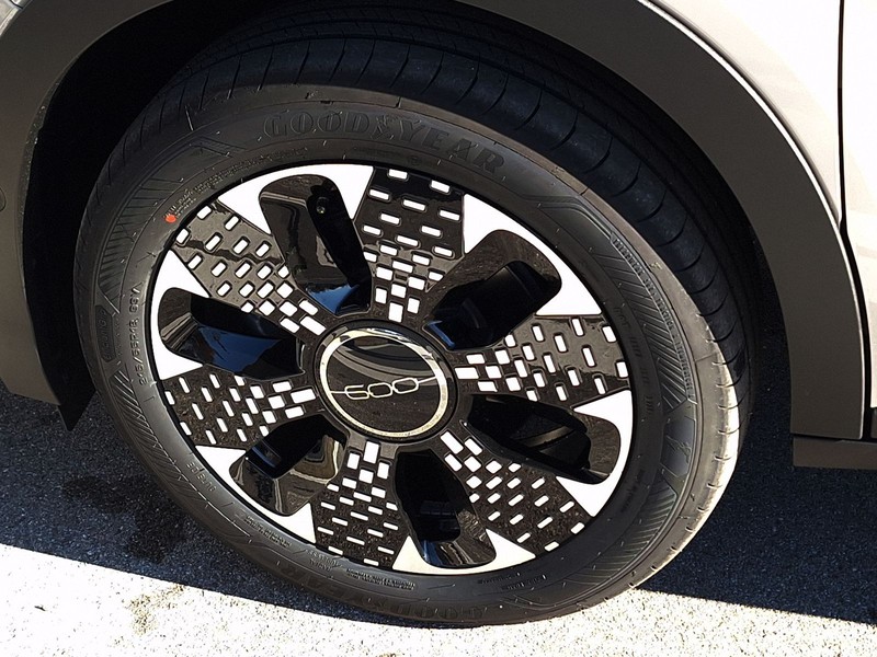 13 - Fiat 600 1.2 hybrid 110cv la prima ii edct