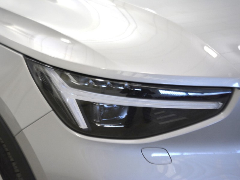 19 - Volvo XC40 2.0 b3 core automatico