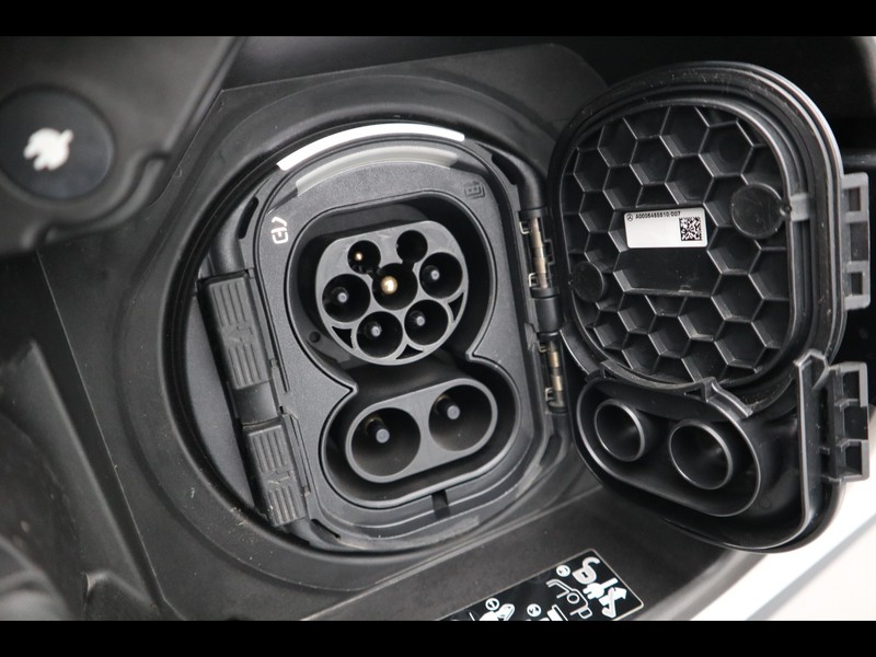 19 - Mercedes EQA 250 premium