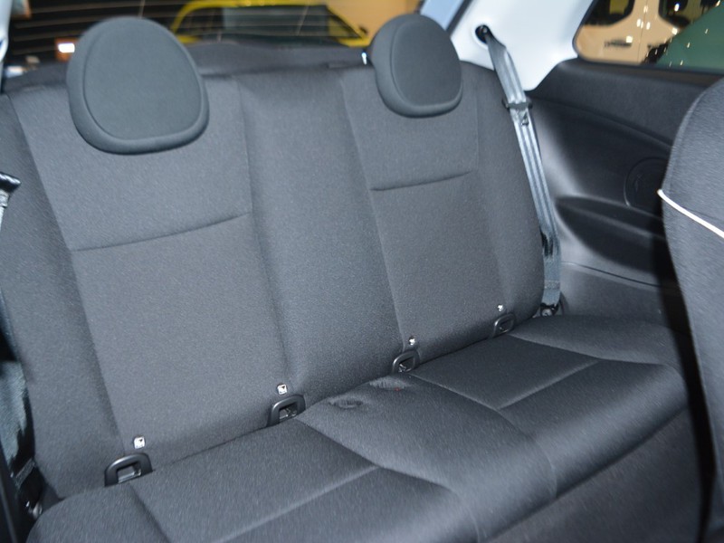 7 - Fiat 500 500e 42 kwh entry pack tech