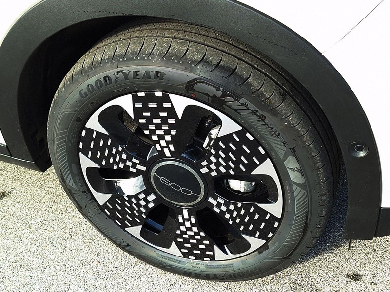 13 - Fiat 600 1.2 hybrid 110cv la prima ii edct