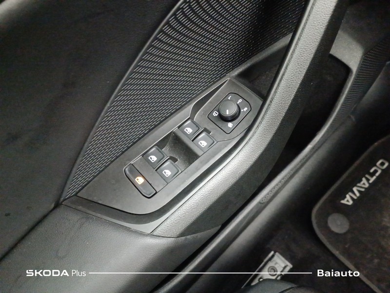 19 - Skoda Octavia wagon 2.0 tdi 150cv executive dsg