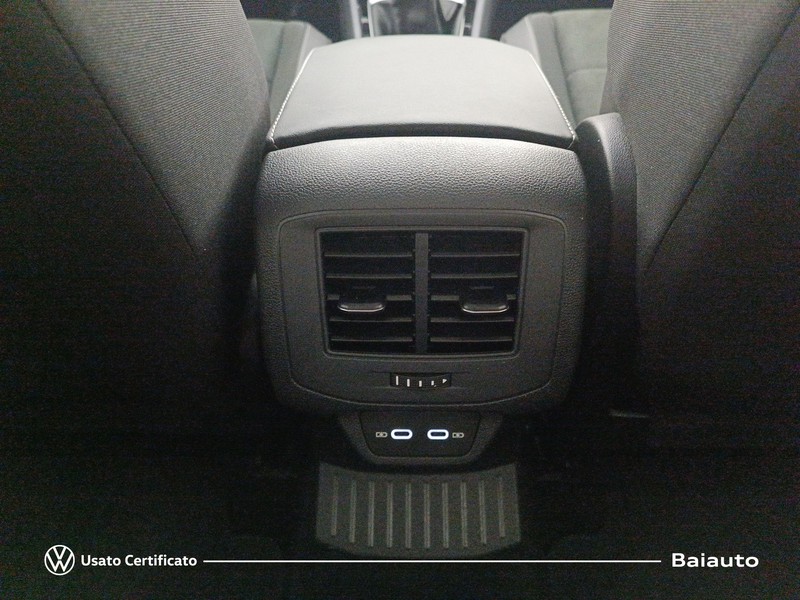 13 - Volkswagen T-Roc 1.5 tsi act style