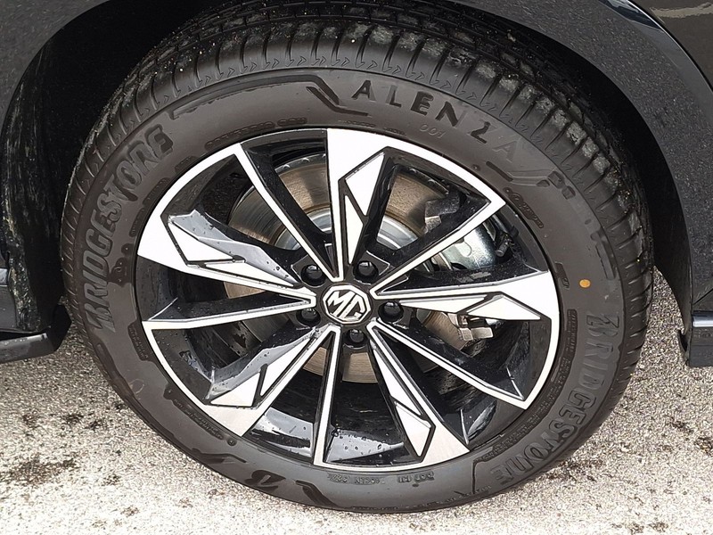 13 - Mg HS 1.5 phev luxury auto