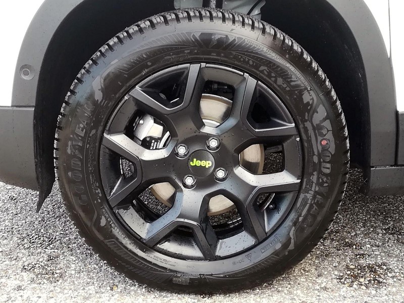 13 - Jeep Avenger 1.2 turbo e-hybrid mhev 145cv overland 4xe