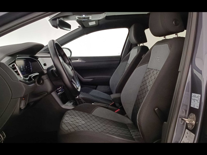 31 - Volkswagen Taigo 1.5 tsi 150cv r-line dsg