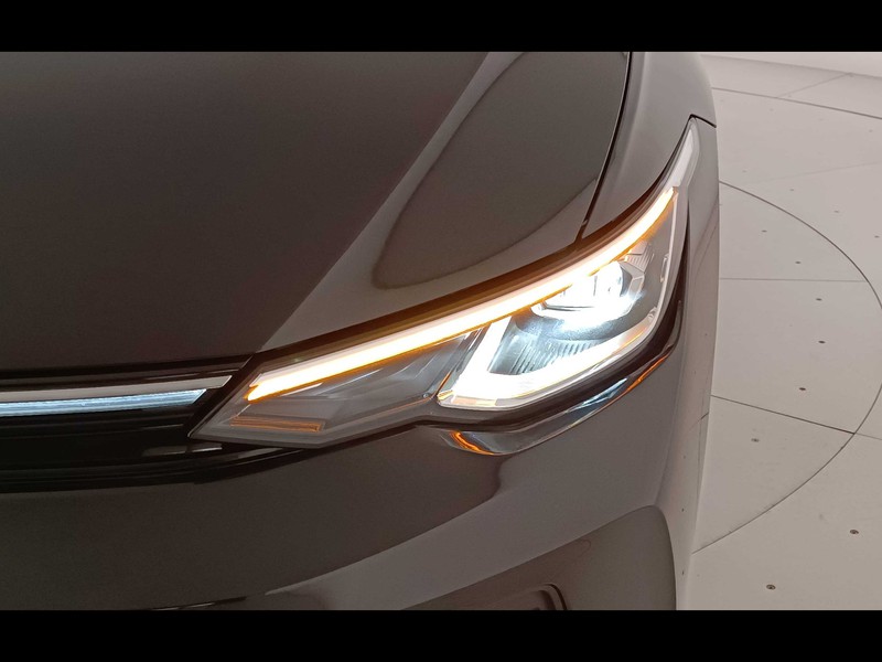 37 - Volkswagen Golf 1.5 tsi ehybrid 204cv edition plus dsg