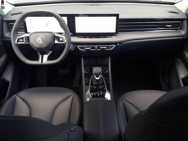 7 - Mg HS 1.5 phev luxury auto