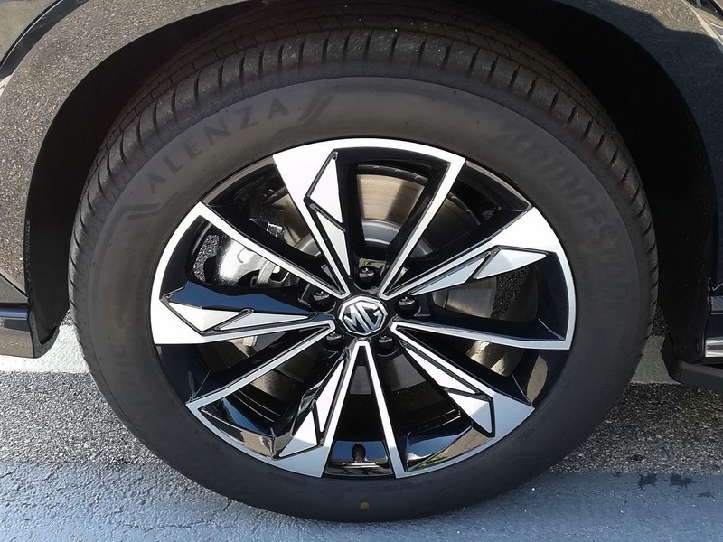 13 - Mg HS 1.5 phev luxury auto