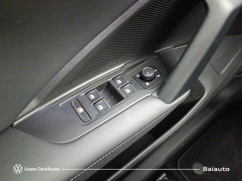 19 - Volkswagen Tiguan 2.0 tdi scr 150cv r-line dsg