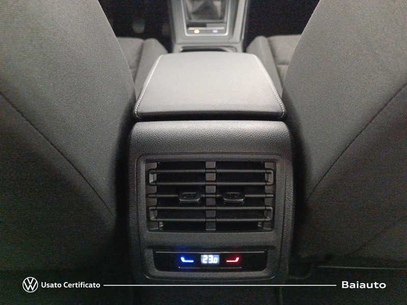 13 - Volkswagen Golf 2.0 tdi scr 115cv life