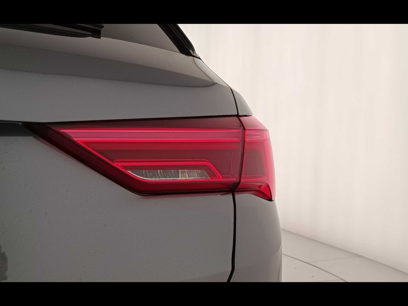 7 - Audi Q3 35 2.0 tdi s line edition s tronic