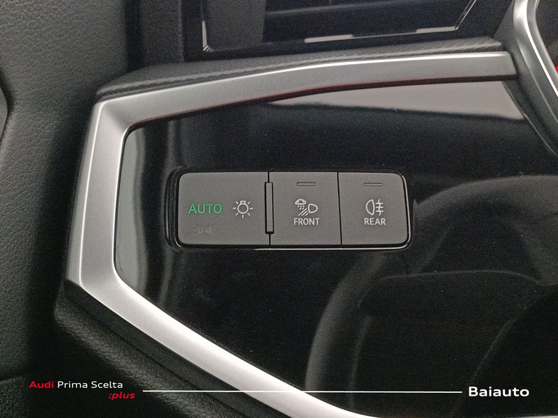 19 - Audi Q3 sportback 35 2.0 tdi s line edition s tronic