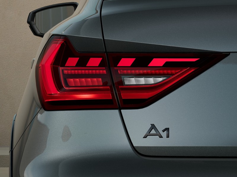 7 - Audi A1 allstreet 30 1.0 tfsi 116cv business s tronic
