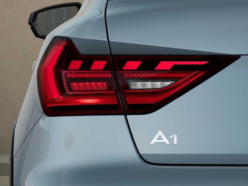 7 - Audi A1 allstreet 30 1.0 tfsi 116cv business s tronic