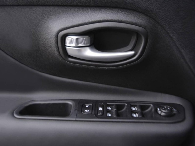 13 - Jeep Renegade 1.5 turbo t4 mhev altitude 2wd dct