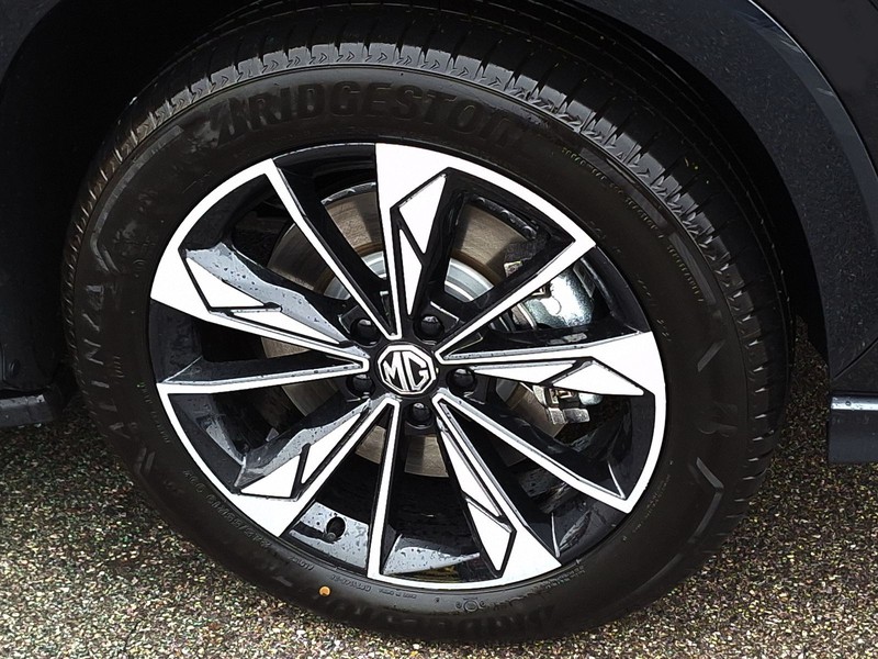 13 - Mg HS 1.5 phev comfort auto